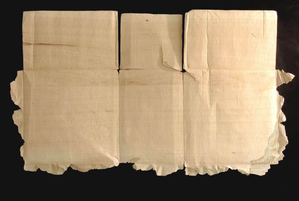 Carton déplié déchiré 2